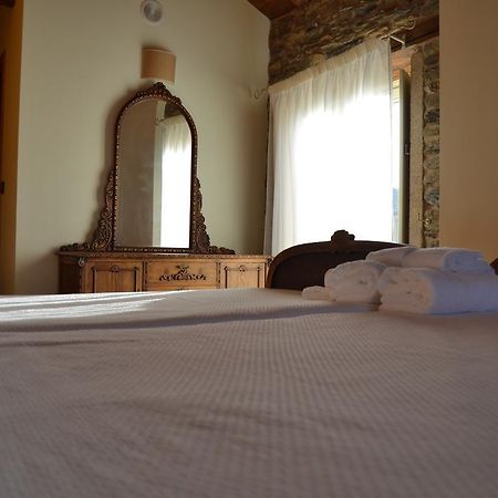 Vila Peregrina Castaneda  Luaran gambar