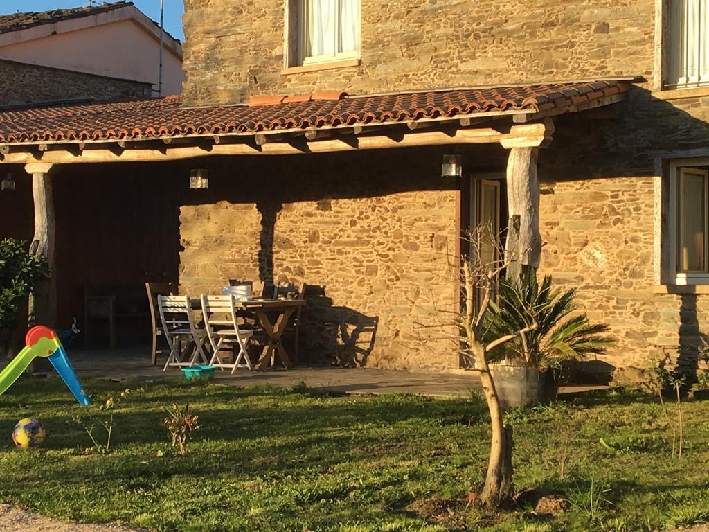 Vila Peregrina Castaneda  Luaran gambar