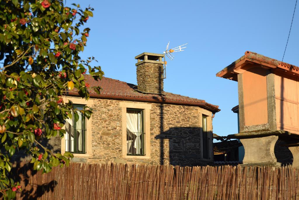 Vila Peregrina Castaneda  Luaran gambar