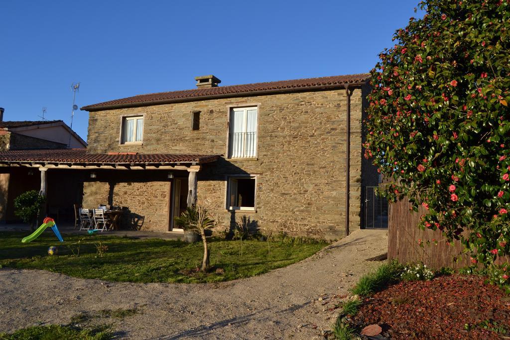 Vila Peregrina Castaneda  Luaran gambar