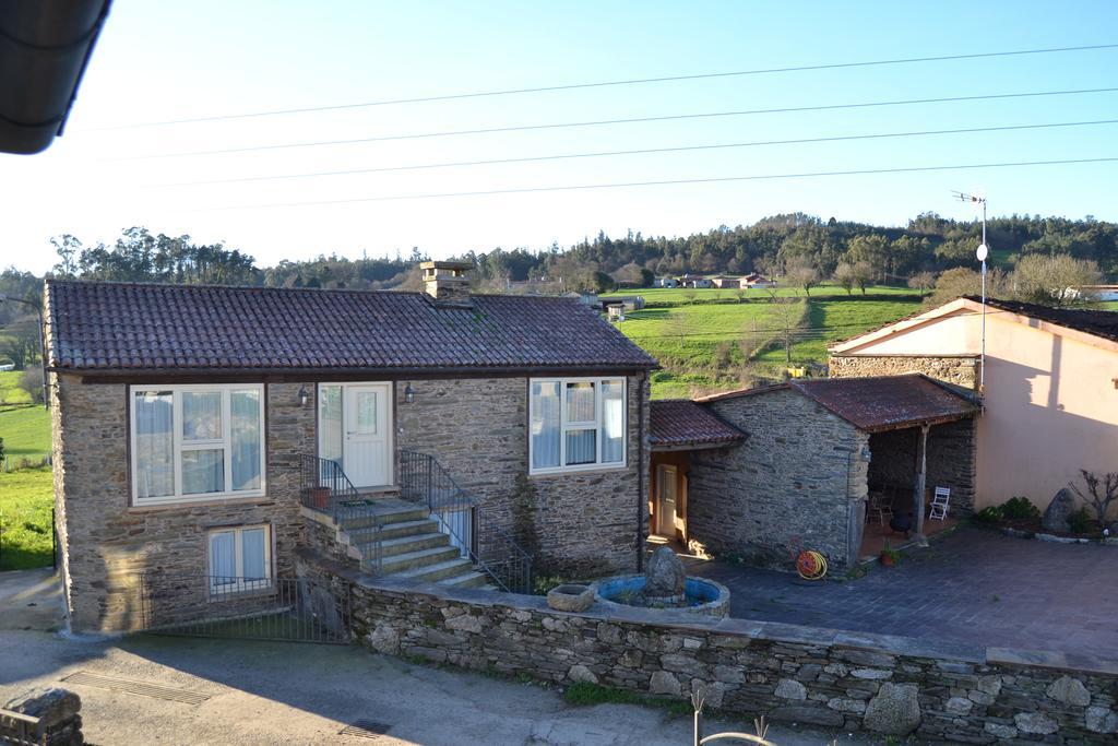 Vila Peregrina Castaneda  Luaran gambar