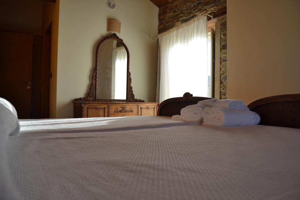 Vila Peregrina Castaneda  Luaran gambar