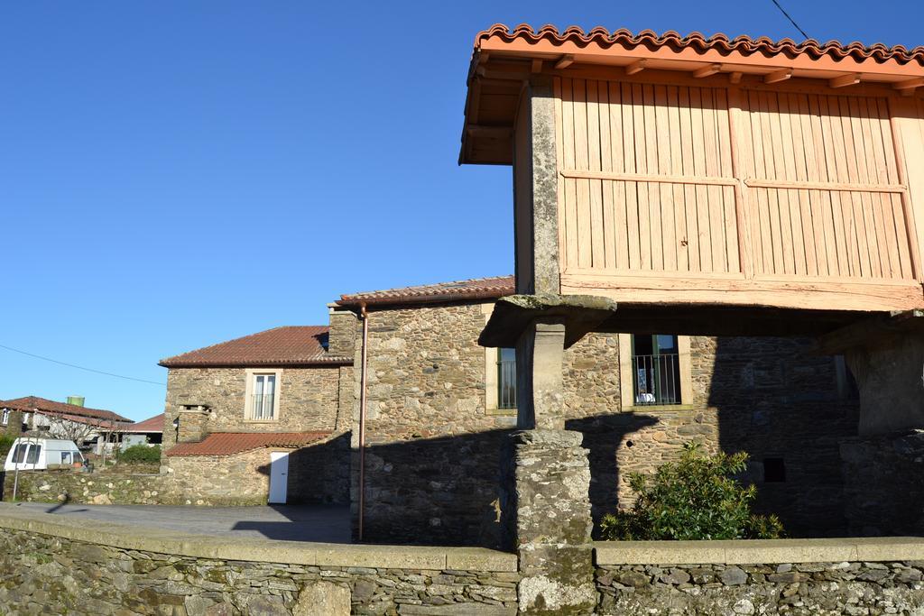 Vila Peregrina Castaneda  Luaran gambar