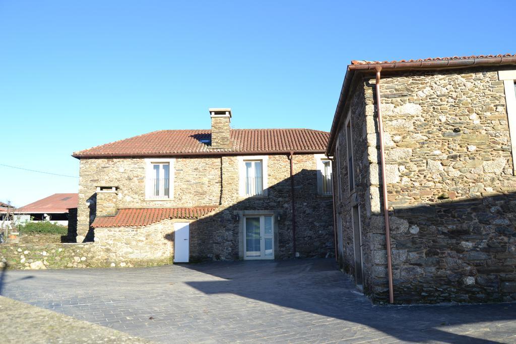 Vila Peregrina Castaneda  Luaran gambar
