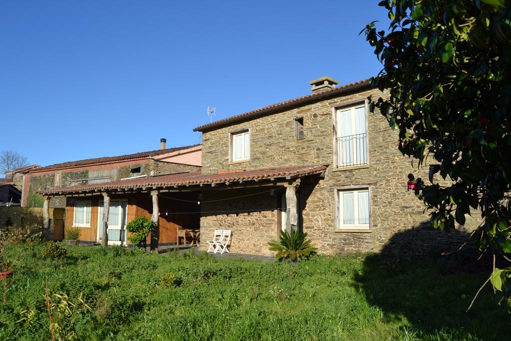 Vila Peregrina Castaneda  Luaran gambar