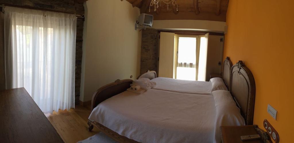 Vila Peregrina Castaneda  Luaran gambar