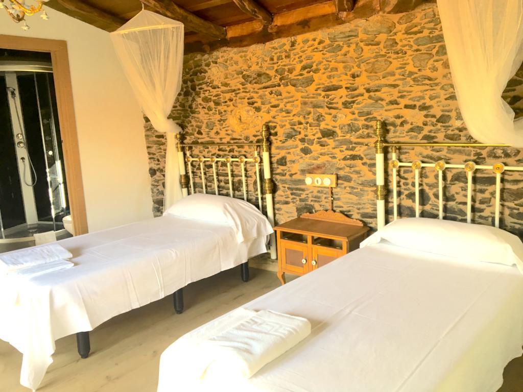 Vila Peregrina Castaneda  Luaran gambar