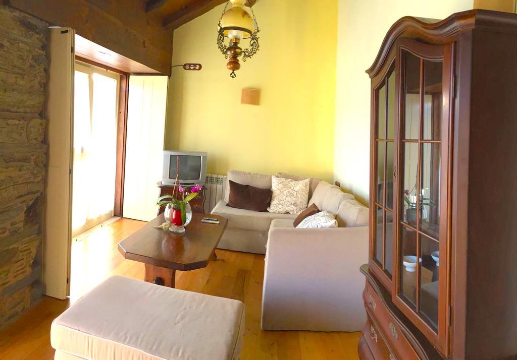 Vila Peregrina Castaneda  Luaran gambar