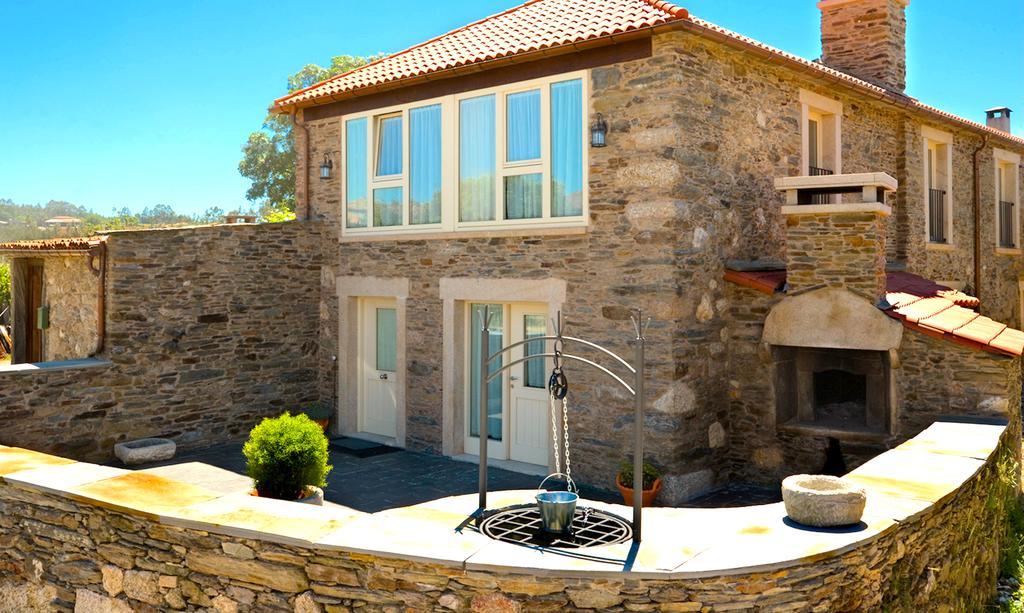 Vila Peregrina Castaneda  Luaran gambar