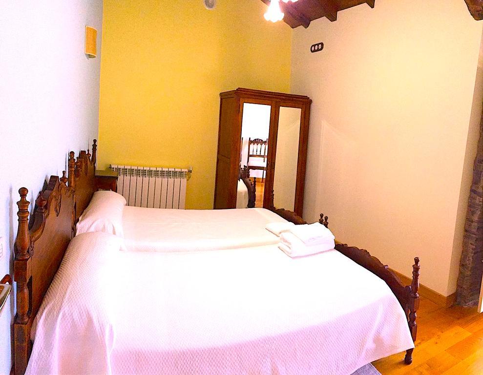 Vila Peregrina Castaneda  Luaran gambar