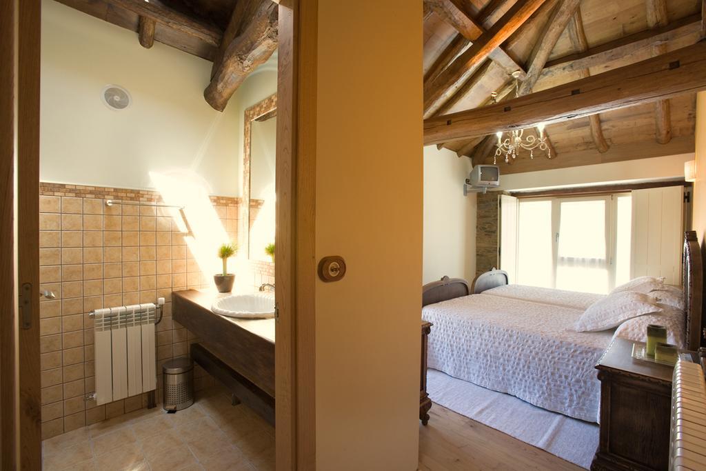 Vila Peregrina Castaneda  Luaran gambar