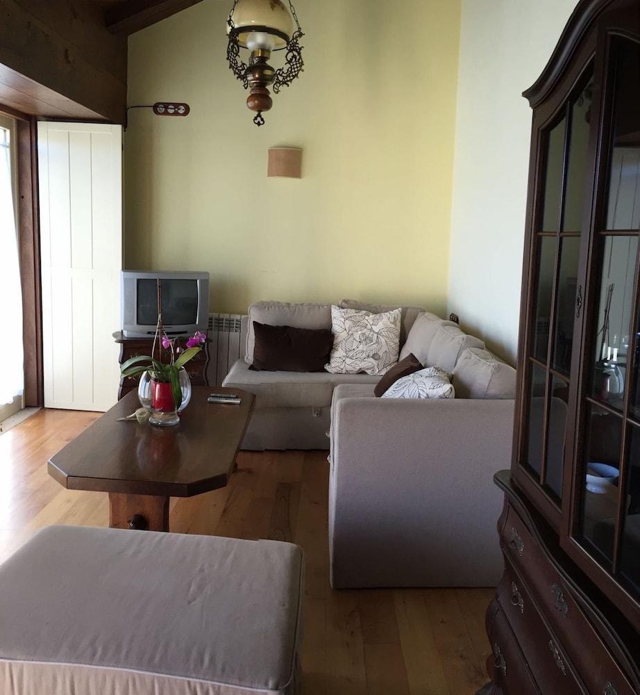 Vila Peregrina Castaneda  Luaran gambar