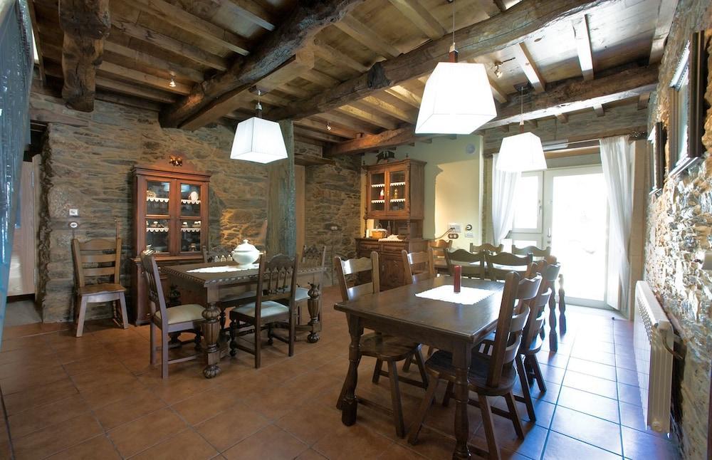 Vila Peregrina Castaneda  Luaran gambar